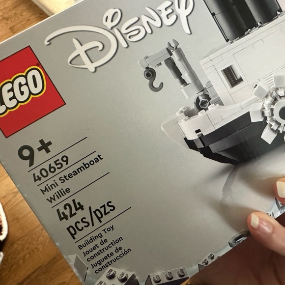 Disney 100 steamboat Willie Lego set - Picture 4 of 4